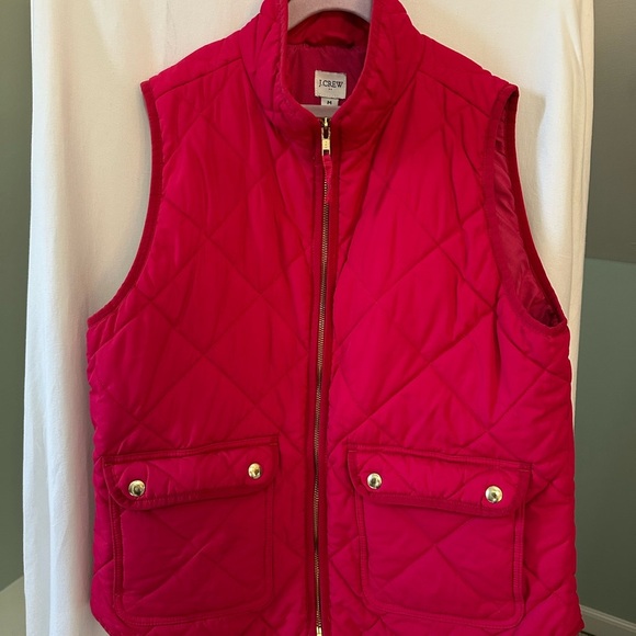 J.Crew Women's Hot Pink Quilted Vest with Gold Accents size Medium - Picture 2 of 13